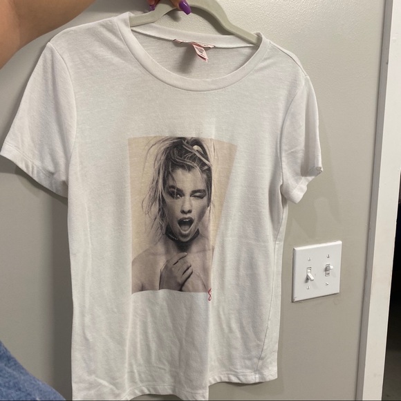 Victoria’s Secret white short sleeve tee - Picture 10 of 10